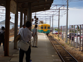 駅のホームと電車