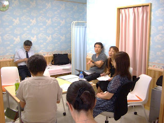 6名で話し合う様子