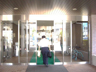 病院出入口の自動ドア