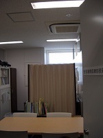 部長室内