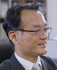 荒井理事長の顔写真