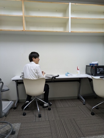 ランチタイムの研究員