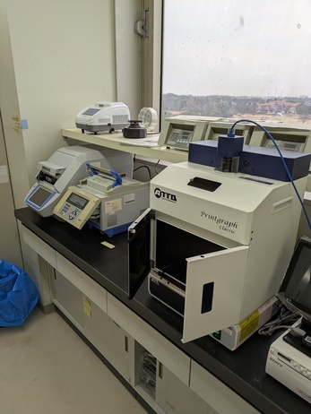 サーマルサイクラーとトランスイルミネーター